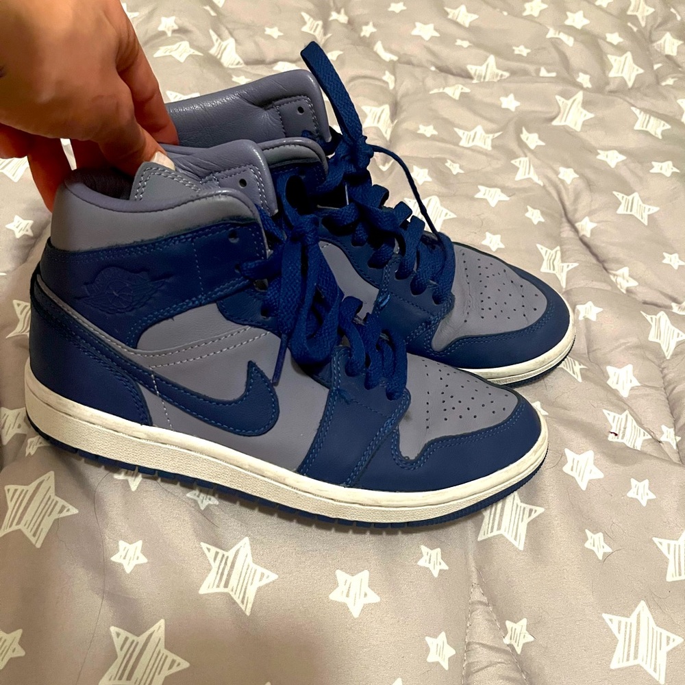 Two toned purple Jordans size 6